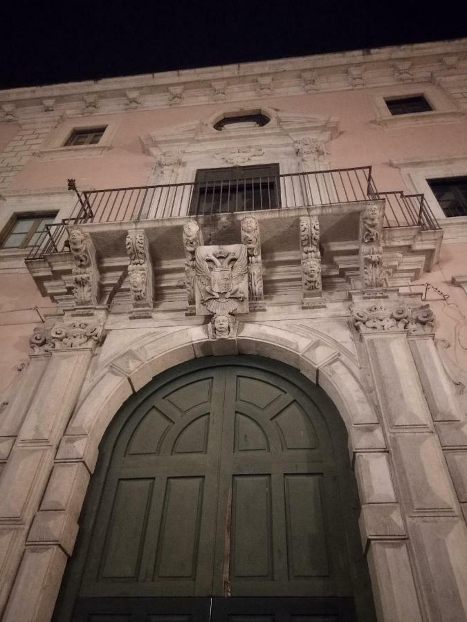 Suite Il Letto Sotto Il Tetto Catania Exterior photo